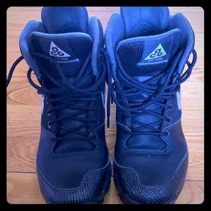 ACG boots 6Y